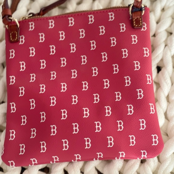 Dooney & Bourke Women's Boston Red Sox ⚾️Signature Small Zip - Picture 11 of 12